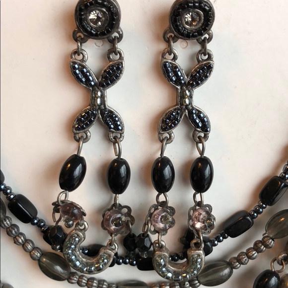 Necklace 🏰 - Picture 3 of 3